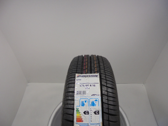 Bridgestone B250 gumiabroncs