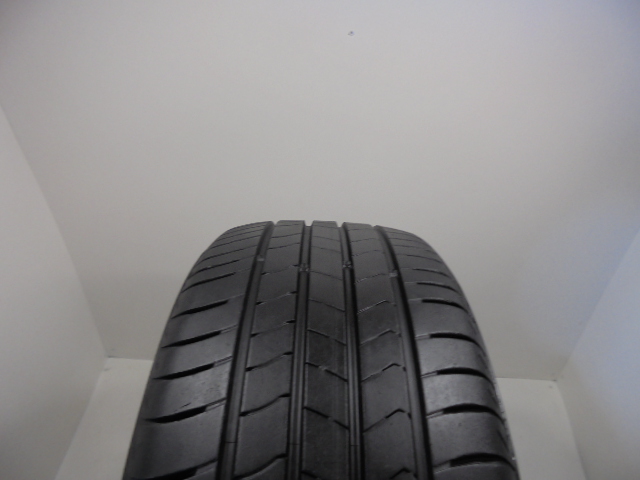 Kumho HS51 gumiabroncs