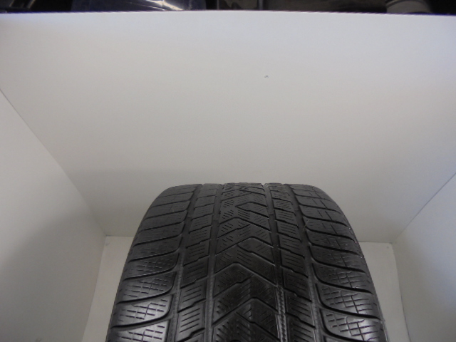 Pirelli Scorpion Winter gumiabroncs