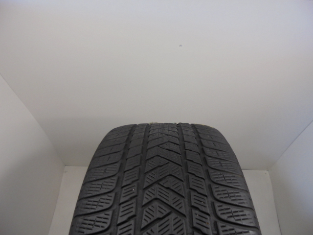 Pirelli Scorpion Winter gumiabroncs