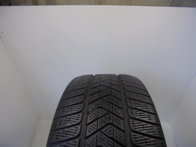 Pirelli Scorpion Winter gumiabroncs