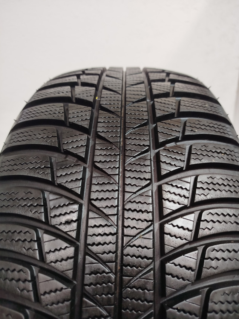 Bridgestone LM001 gumiabroncs