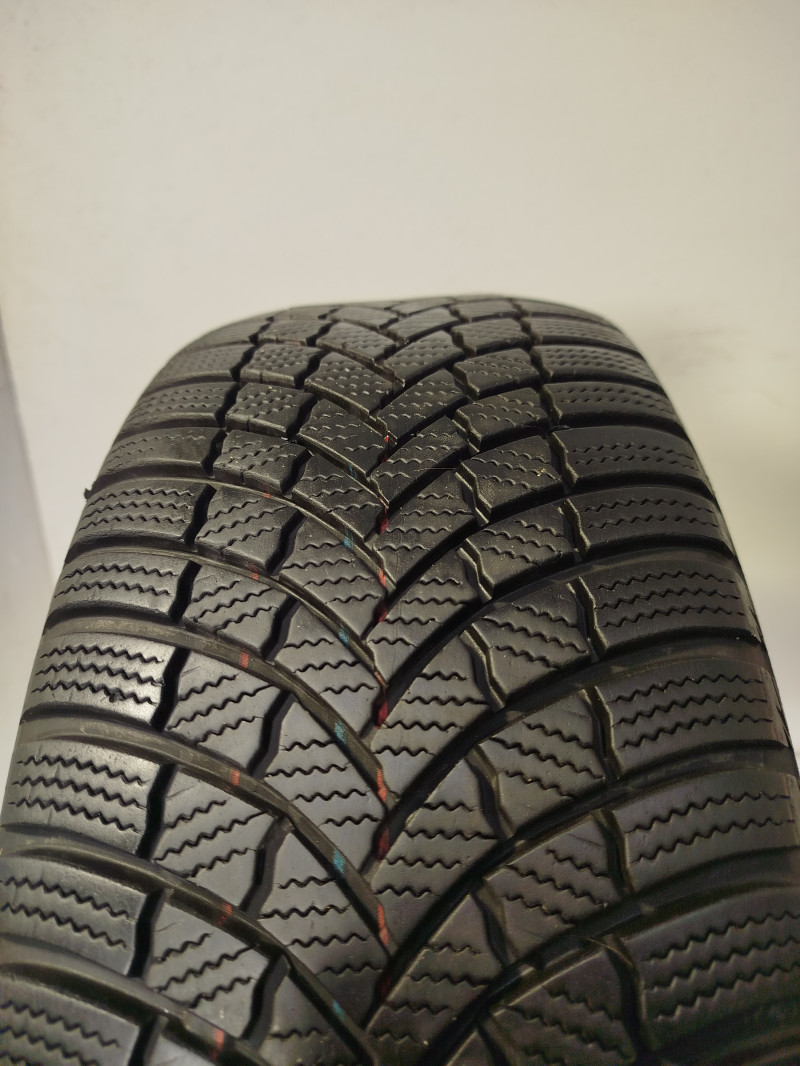 Bridgestone LM001 gumiabroncs